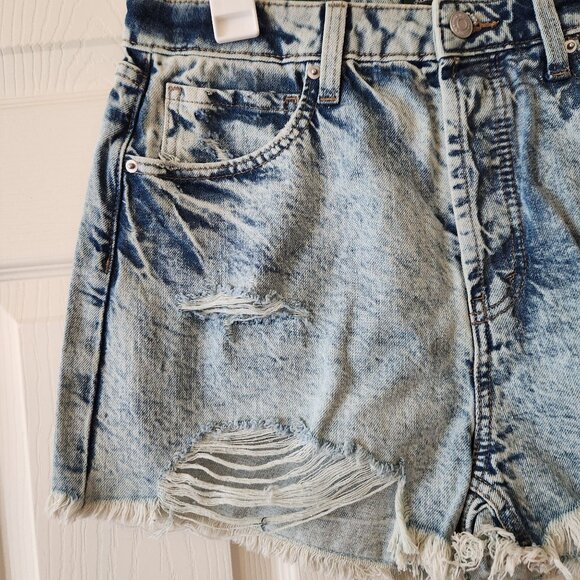 Wild Fable Womens Distressed Denim Shorts Size 10 Light Wash NWT - Picture 4 of 9